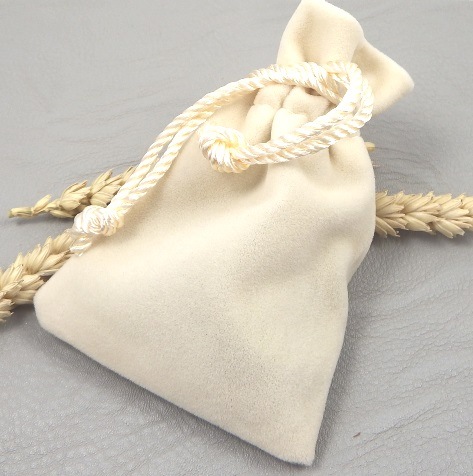 Pochette tissu pour collier ou bracelet