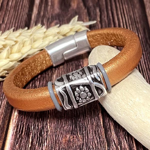 Kit tutoriel bracelet cuir regaliz fuchsia metal ethnique boho avec perles et fermoir plaque argent