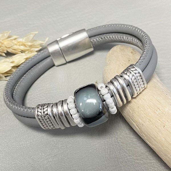 Kit bracelet cuir italien gris clair, Léana avec perle grise et argent