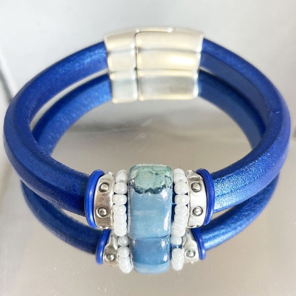 Kit bracelet cuir regaliz bleu avec perles ceramique et  rocailles et 