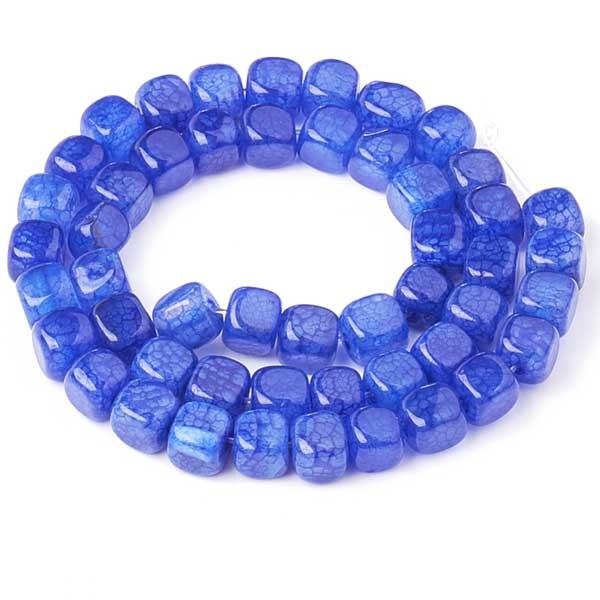 Fil de 50 perles carrées en agate naturelle bleu saphir 7mm