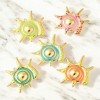 Pendentif soleil emaille acier inoxydable dore 29mm