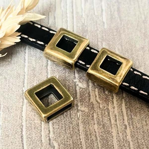 Perle passante carré évidé plaque bronze pour cuir 10mm