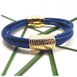 Bracelet cuir bleu vif 5 tours avec perle et fermoir métal zamak flashé or