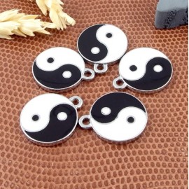 5 pendentifs emailles yin et yang noir et blanc metal argente 18mm