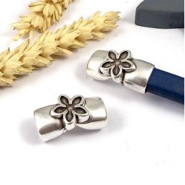 fermoir magnetique fleur gravee plaque argent pour cuir regaliz