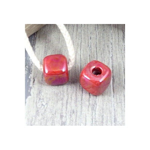 Perle passante cube rouges brillant pour cuir rond