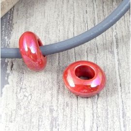 2 perles rondelles ceramique artisanale rouge brillant cuir 5mm