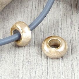 2 perles rondelles ceramique artisanale marron et ivoire brillant cuir 5mm