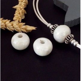 1 perle ronde ceramique artisanale ivoire pour cuir 3mm