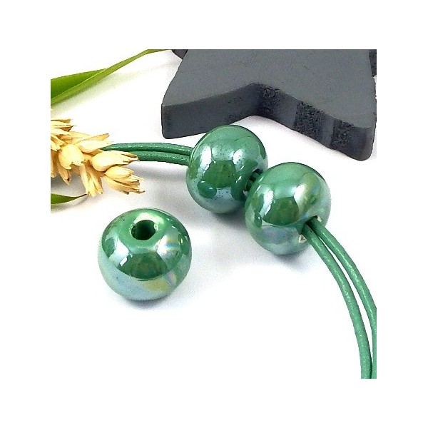 1 perle ronde ceramique artisanale bleu vert irise pour cuir 3mm