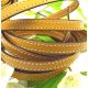 Cuir plat 10mm jaune coutures blanches par 20cm