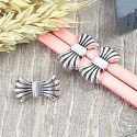 Passant joli noeud plaque argent pour cuir 10mm