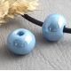 1 perle ronde ceramique artisanale bleu jean irisé pour cuir 3mm