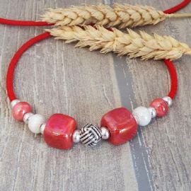 Kit collier cuir simili daim rouge et perles ceramique artisanale