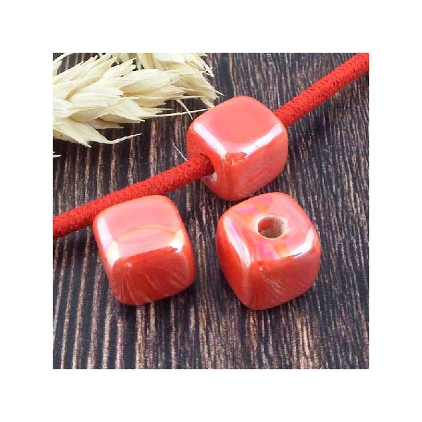 Perle passante cube rouge marbré brillant pour cuir rond